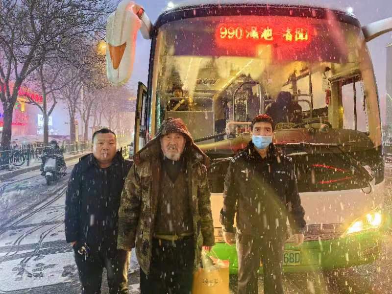 <b>象·暖流丨七旬老人跨省寻亲遇大雪，见河南警察</b>