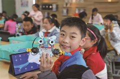 经开区“AI＋教诲” 在孩子心中播下科技的种子