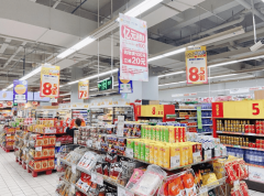 网传沈阳家乐福面对闭店 市民为花掉家乐福储值卡列队抢购